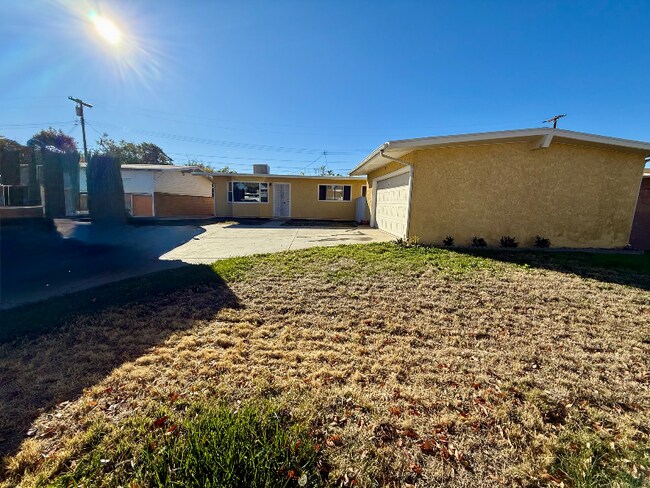 1120 Ave H-6 unit A, Lancaster, CA 93536 - photo 2