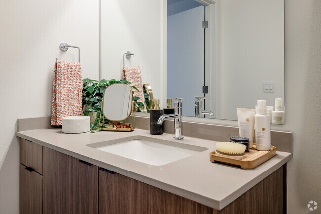 1BR, 1BA - 808SF - Bathroom