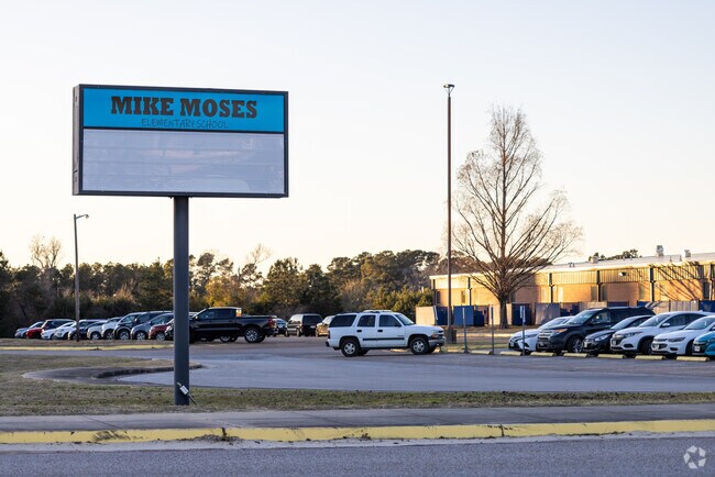 The dedicated teachers of Mike Moses Elementary School earned a B- from Niche.