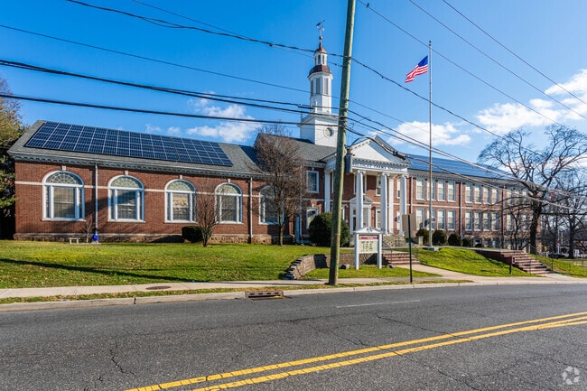 Connecticut Farms Elementary School is a fine learning institution located in Union, NJ.