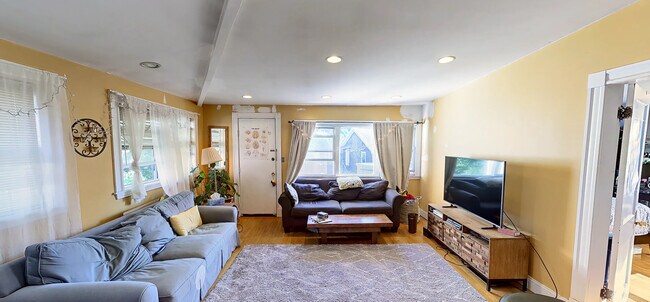 2572 Massachusetts Ave unit 2, Cambridge, MA 02140 - photo 4