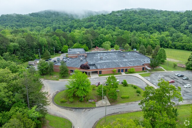 Grand Oaks Elementary School is a part of the Anderson County School District.