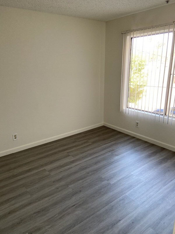 1325 Hoover S St unit 204, Los Angeles, CA 90006 - photo 5