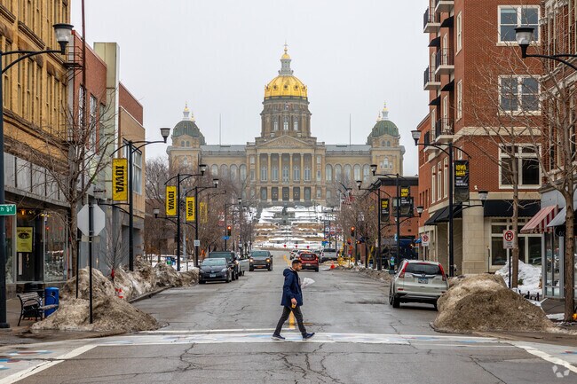 Locust Street runs from the Des Moines River to the State Capitol Building of Iowa.