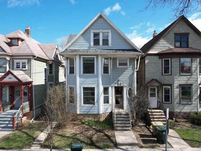 221 N Livingston St unit 1, Madison, WI 53703 - photo 2