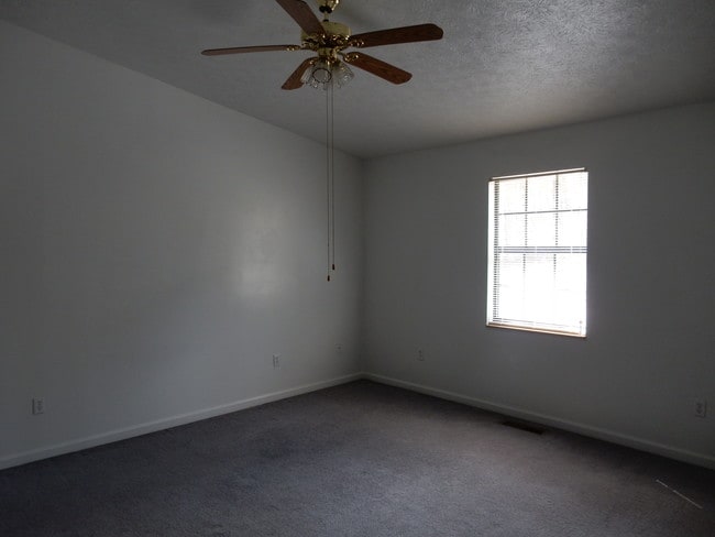 124 Forest Meadow Ln unit 3, New Tazewell, TN 37825 - photo 5