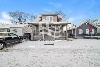 1946 N Sheridan Rd, Peoria, IL 61604