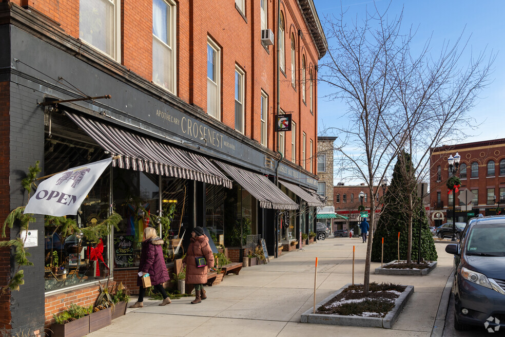 NH_Downtown Hudson_560868_P2_021125