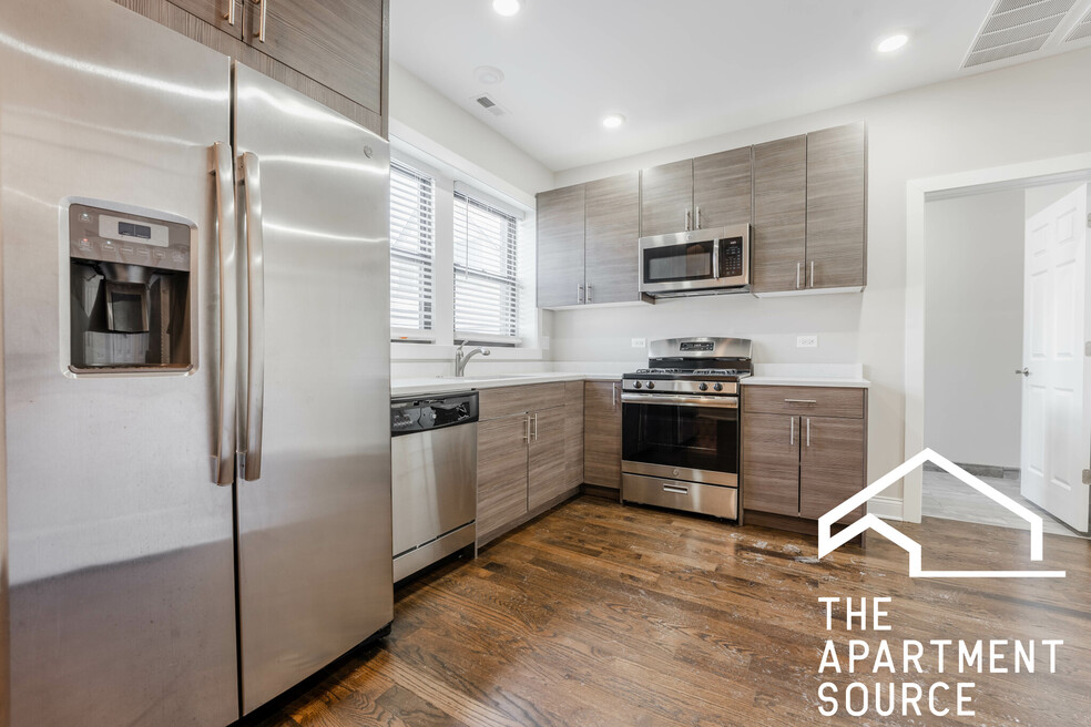 2232 N Sawyer Ave unit 3E, Chicago, IL 60647 - photo 1