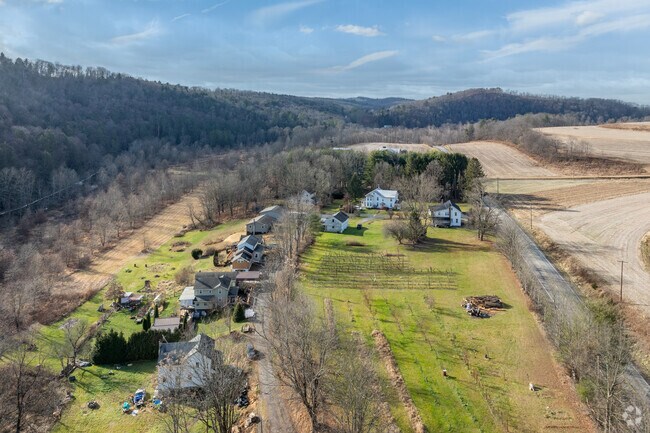 There is only one street in all of Moreland where a cluster of houses can be found.