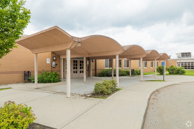 Stop into the Kelly STEAM Magnet Middle School to see if it's a good fit for you and your family