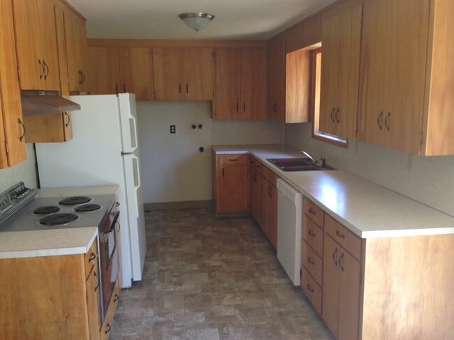 820 NE Woodcrest Ave, Corvallis, OR 97330 - photo 2