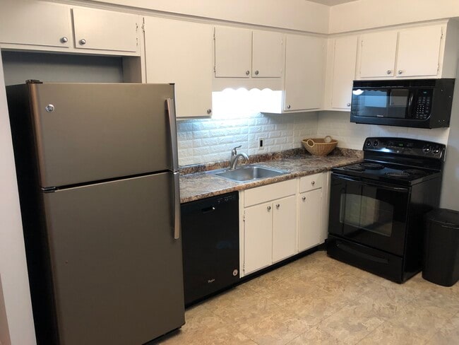 Full kitchen with all you need