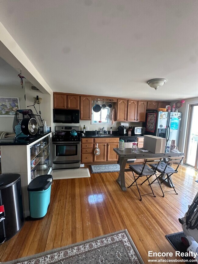 5 Clyde St unit 1, Somerville, MA 02145 - photo 3