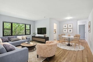 290 N Broadway, Hicksville, NY 11801