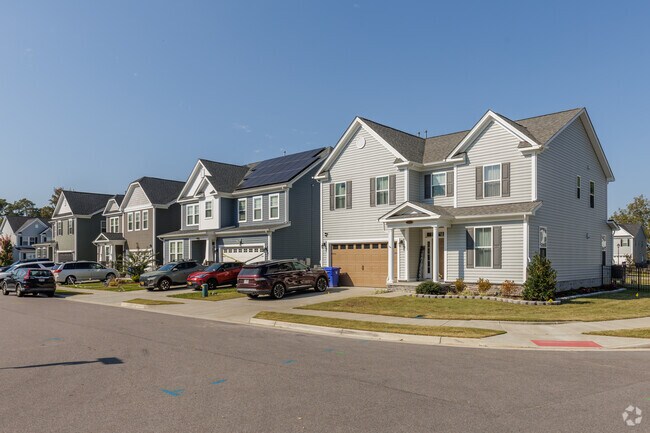 New construction homes are available in Poplar Hall.