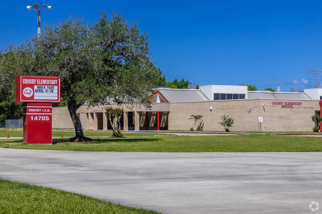 Crosby Elementary is a public school tucked away in the North Shore neighborhood. It's a diverse school with a 14-to-1 student-to-teacher ratio.