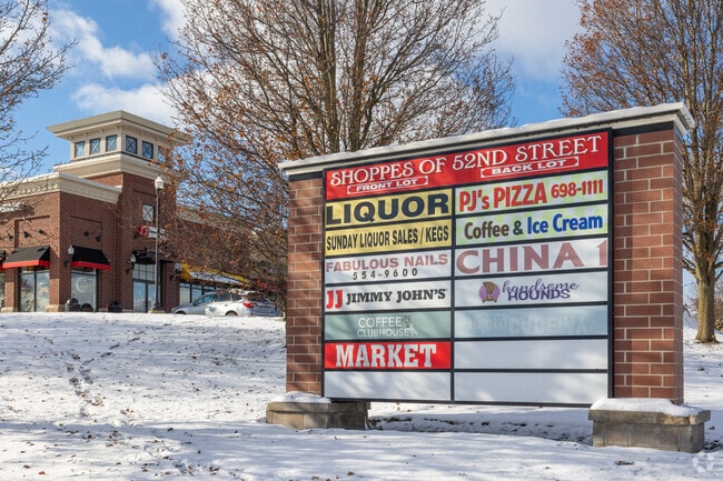 The Shoppes of 52nd Street has coffee, Ice cream, pizza and more.