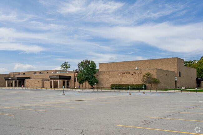 Snider High School has a student-teacher ratio of 21 to 1 in Glenwood Park.