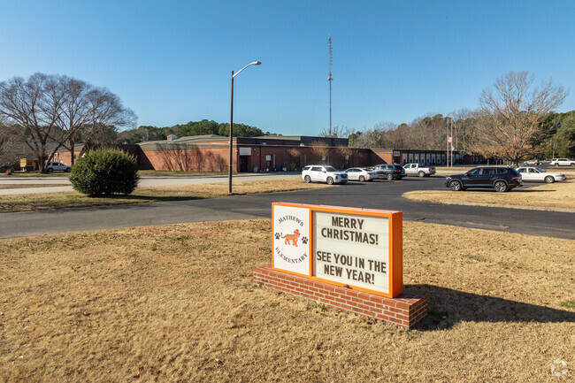 Mathews Elementary School has a student-teacher ratio of 11 to 1.