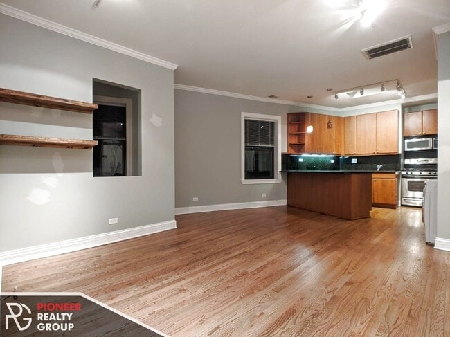 626 W Roscoe St unit 2, Chicago, IL 60657 - photo 5