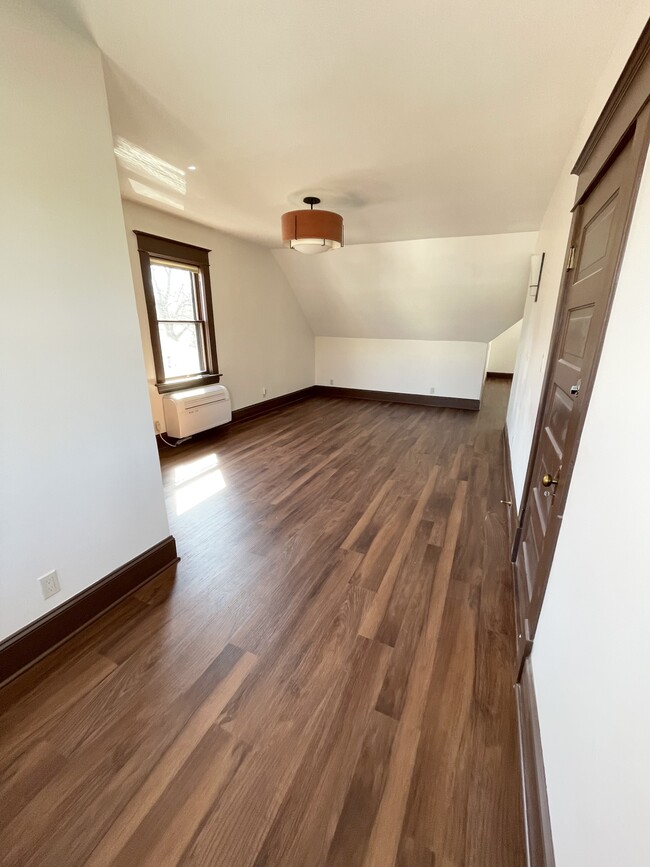 424 Banfil St Unit 2, Saint Paul, MN 55102