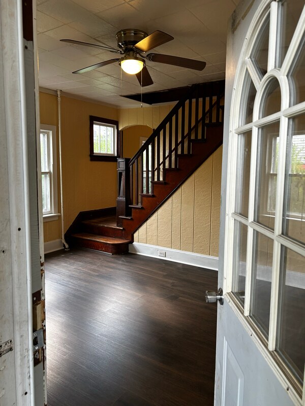 325 Main St Unit 1st Fl Left, Mayfield, PA 18433