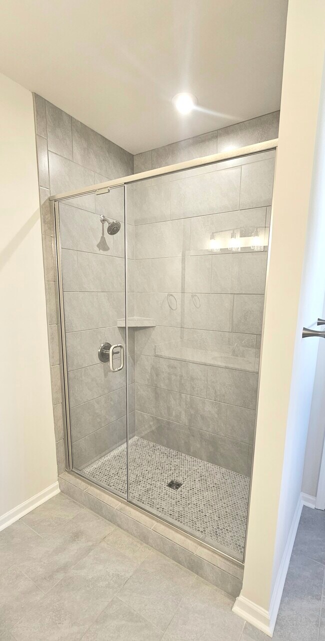 904 Kinsey Alley unit Primary Suite, Charlotte, NC 28217 - photo 4