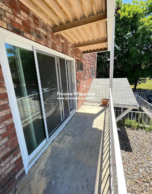 73 Charlesbank Rd Unit 201, Newton, MA 02458