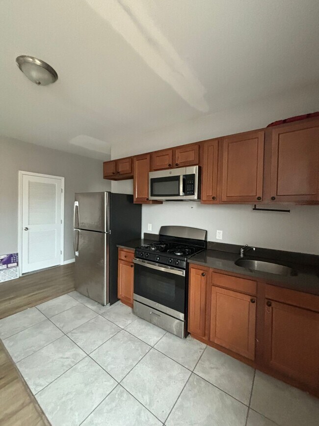 353 16th Ave unit 4, Irvington, NJ 07111 - photo 2
