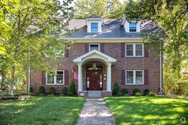 Colonial designs are common among Old Southwest homes.