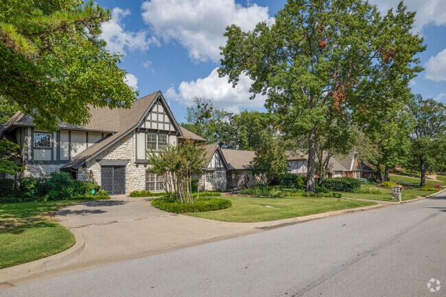 There are a variety of home styles in South Peoria.