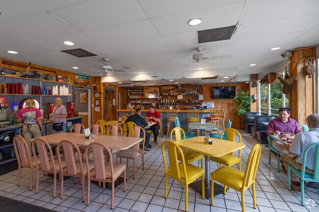 Beaudean's Seafood is where the South Orchard locals eat.