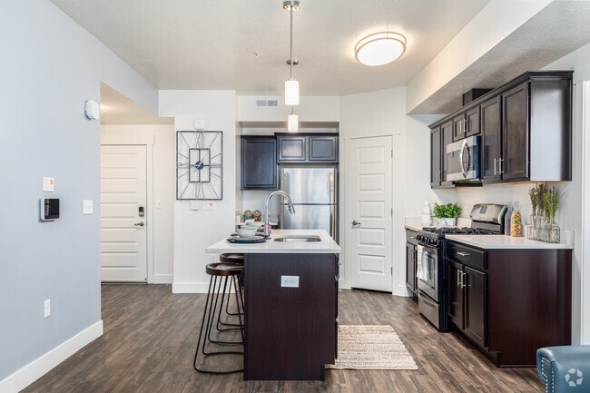 Seasons at Murray Crossing, Murray, UT 84107 - photo 3