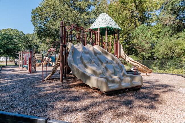 Westhampton is home to inviting green spaces like Libbie Park—perfect for family outings and outdoor fun.