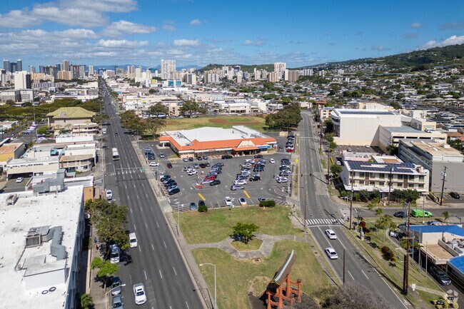 There are many retail and grocery options in McCully Moiliili.