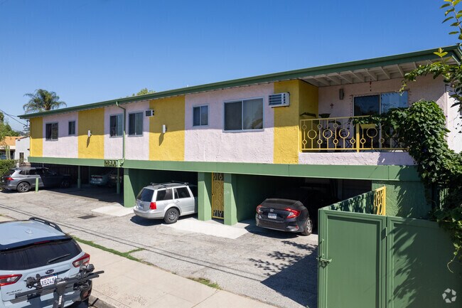Retro Dingbat-style apartment adds charm to Elysian Valley streets.