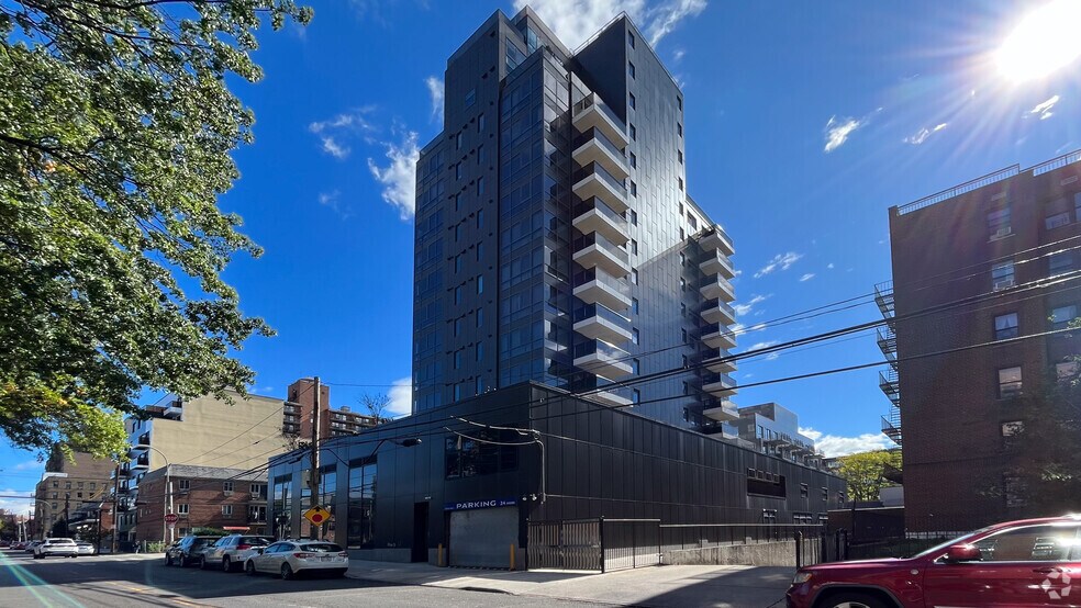 About Tangram House, Flushing NY | HOAs, Reviews, Amenities