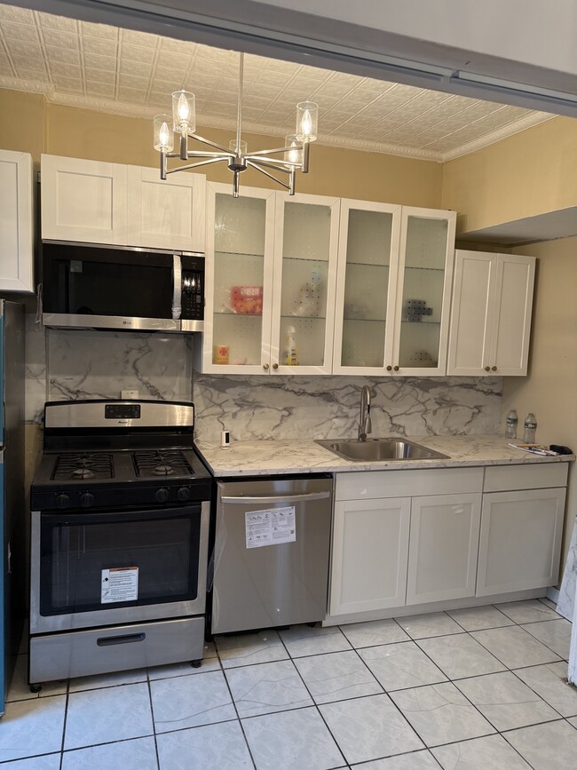 7425 65th St Unit 2nd Floor, Ridgewood, NY 11385