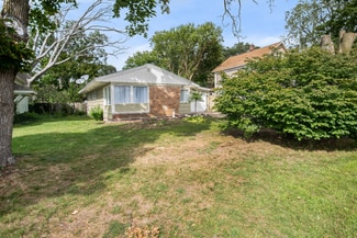 153 Vander Veen Ave, Holland, MI 49424