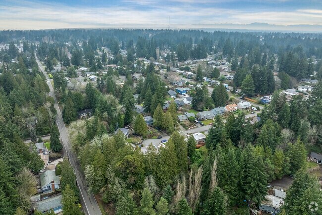 Come to Richmond Highlands where your new home awaits.