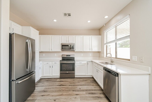 831 S Nielson Ct, Gilbert, AZ 85296 - photo 7