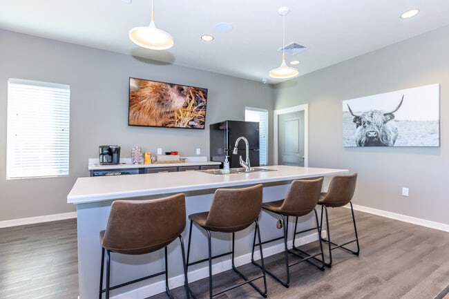 Pioneer Trail Flats, Hastings, NE 68901 - photo 5