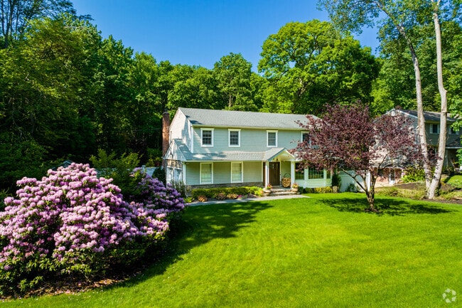 Single-family homes with luscious yards are available in Nissequogue.