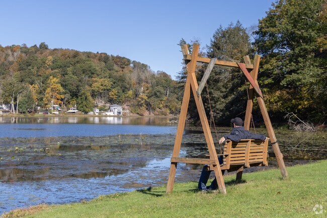 Jordan locals can unwind at nearby Beaker Lake.