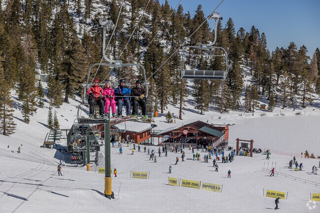 Heavenly's Comet Chairlift provides swift access to stellar slopes in Kingsbury.