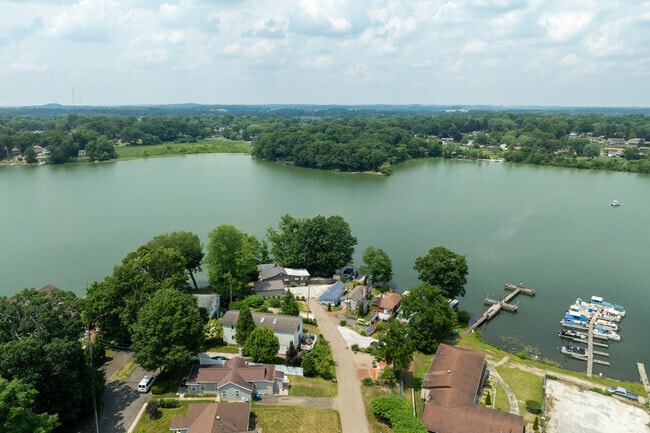 Avondale residents can enjoy boating on Myers Lake.