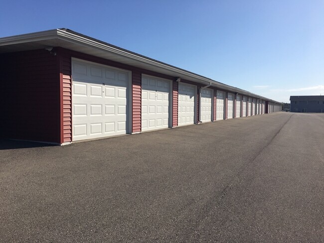 Berry Pointe Luxury Apartments, Tomah, WI 54660 - photo 2