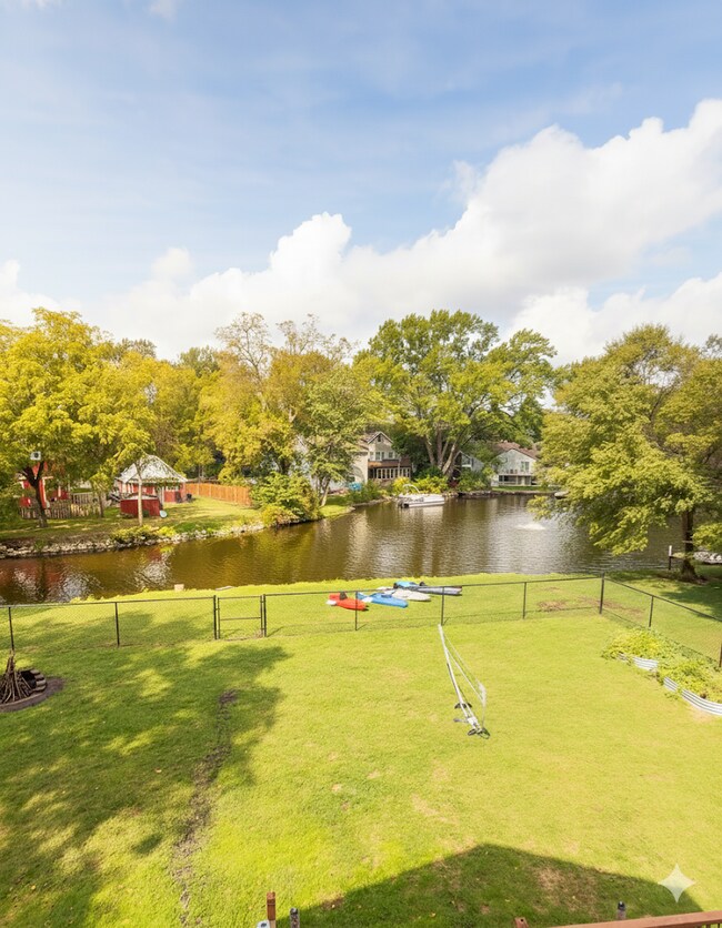 236 Forest Dr, Island Lake, IL 60042