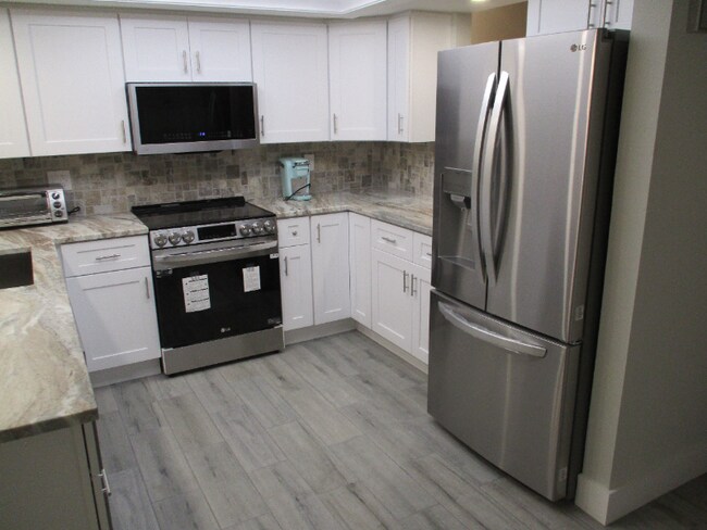 4975 Viceroy St unit 203, Cape Coral, FL 33904 - photo 2